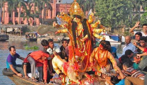 বিজয়া দশমীতে প্রতিমা বিসর্জনের মধ্য দিয়ে শেষ হলো দুর্গা পূজা