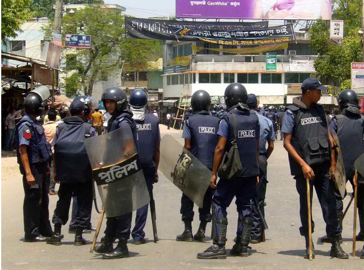 যশোরে বিএনপি অফিসে বোমা হামলাঃ আহত-১০