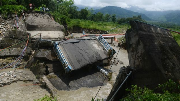 দার্জিলিং এ ভূমিধসঃ মৃত ৩৮