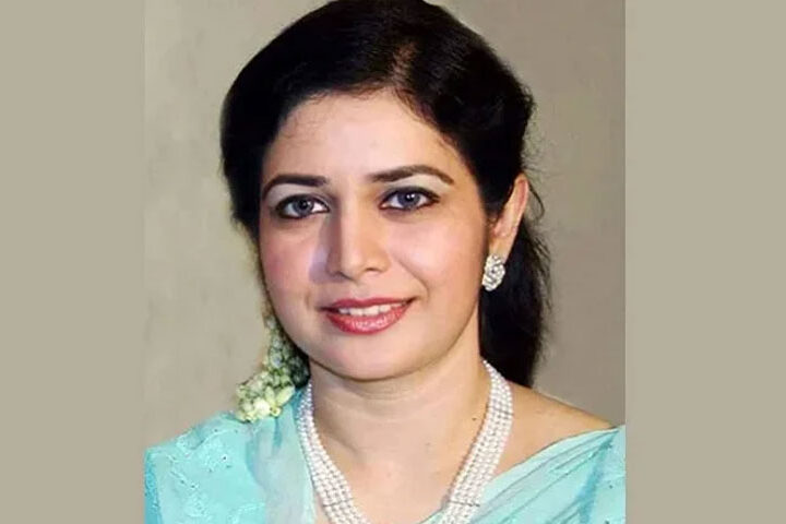 ১৭ বছর পর ঢাকায় জোবাইদা